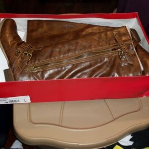 Carlos Santana brown boots